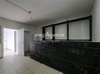 high visibility commercial premises - 2