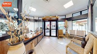 corner offices with shop - 3