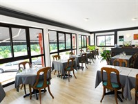 hotel restaurant with swimming - 2