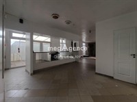 high visibility commercial premises - 3