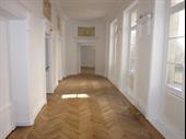 commercial space of 271m2